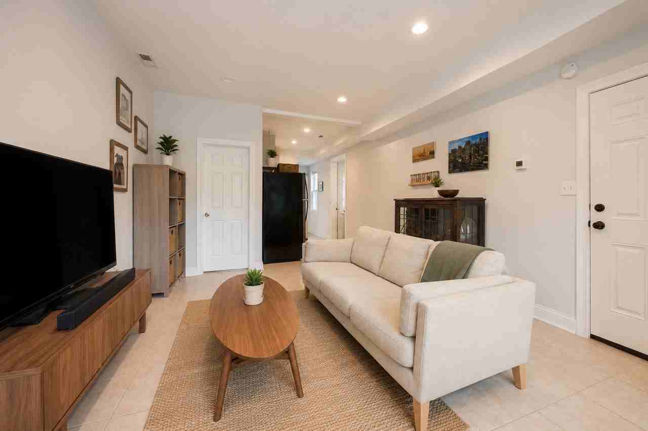 1234 W Huron St #1 - Photo 4 of 12
