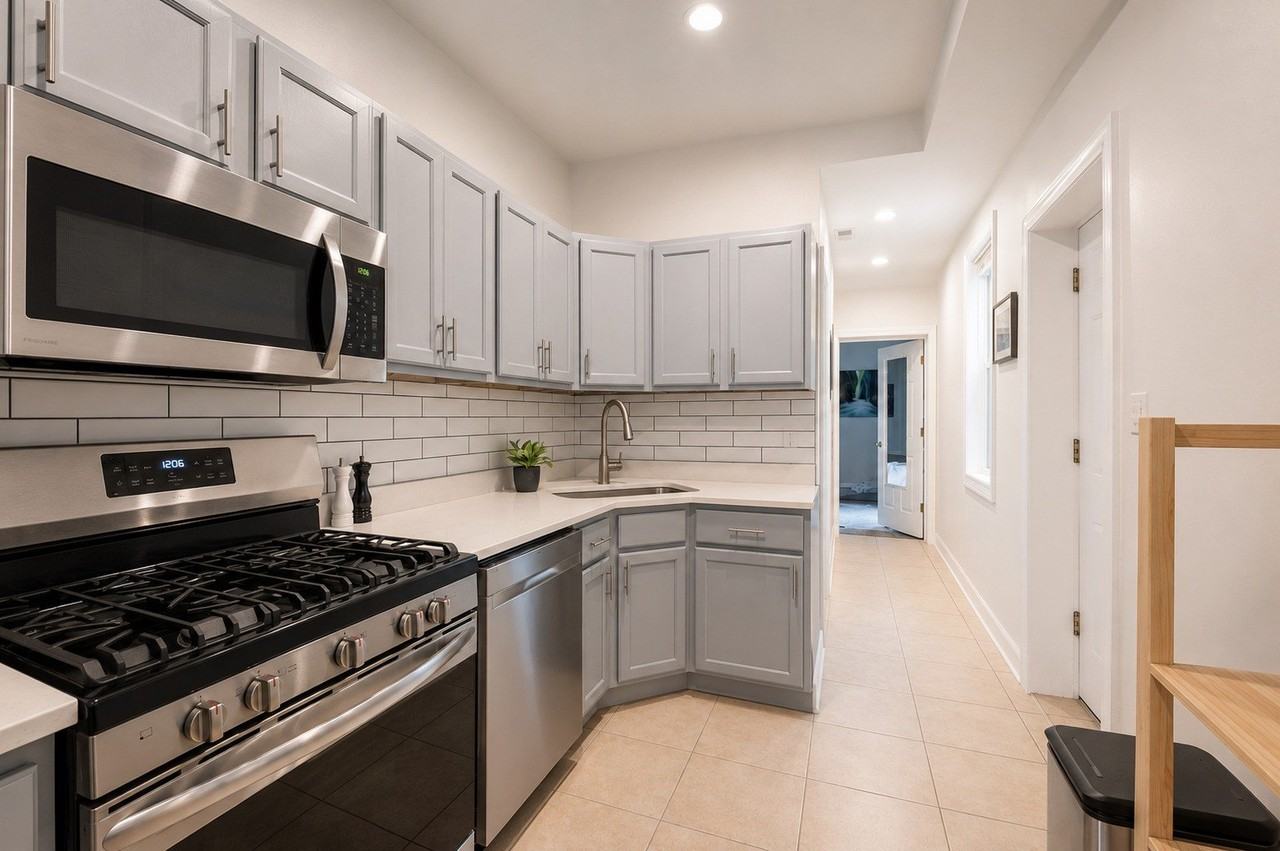 1234 W Huron St #1 - Photo 6 of 12