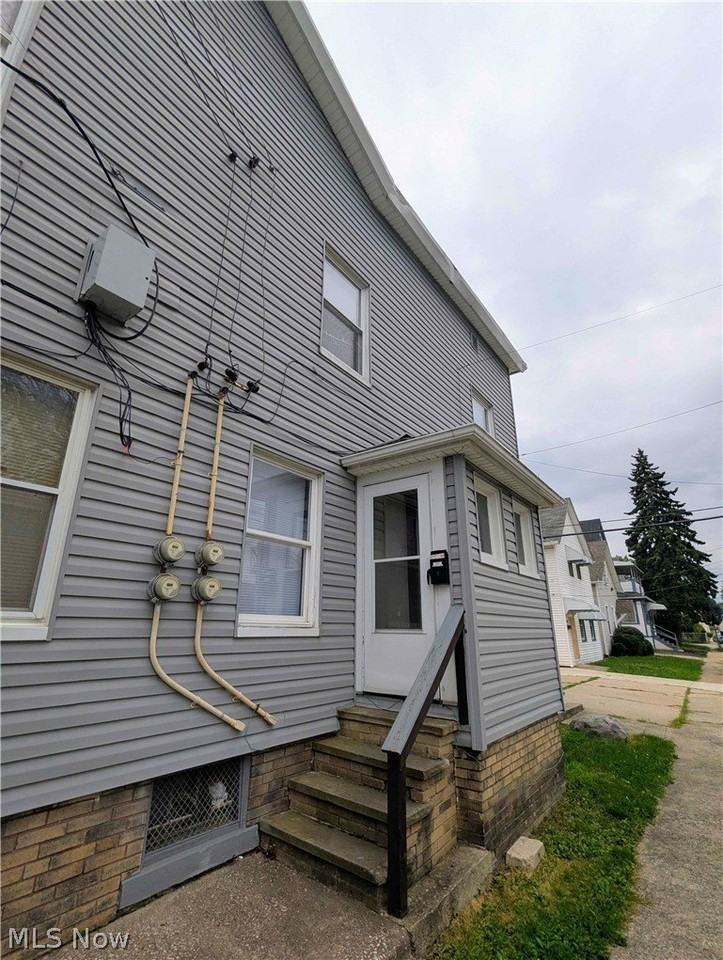 2915 Roanoke Ave #4 - Photo 3 of 13