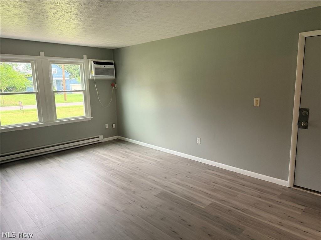 929 Cook Ave #2 - Photo 4 of 17