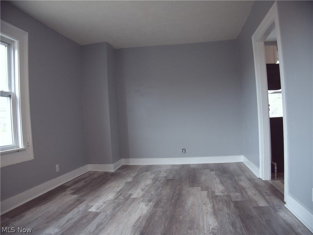 687 Broadway Ave - Photo 2 of 8