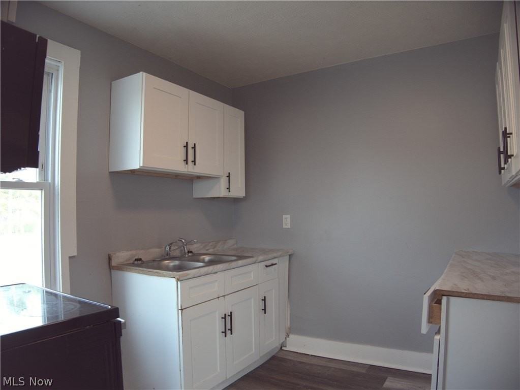 687 Broadway Ave - Photo 5 of 8
