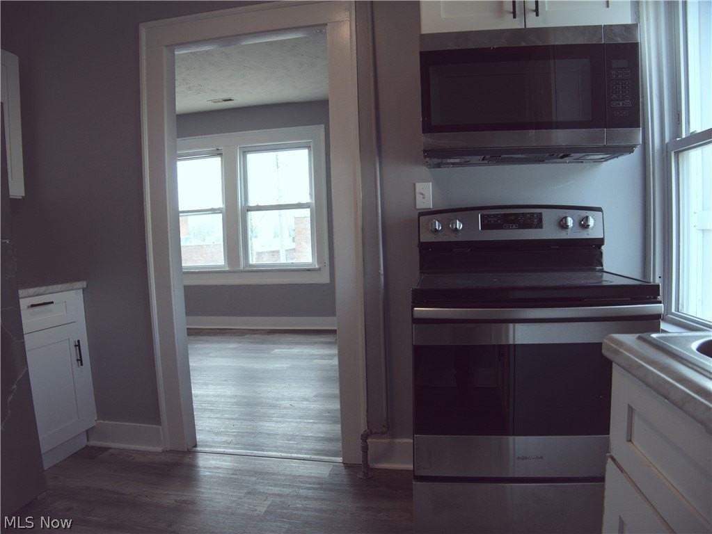 687 Broadway Ave - Photo 6 of 8