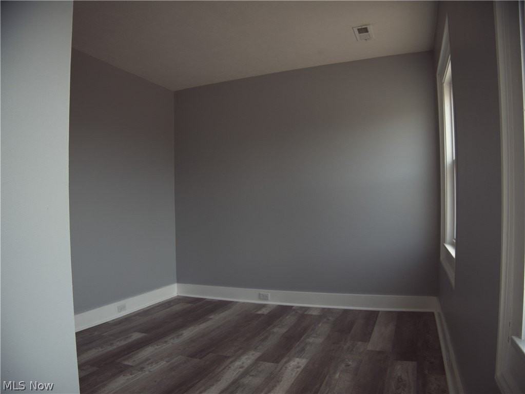 687 Broadway Ave - Photo 7 of 8