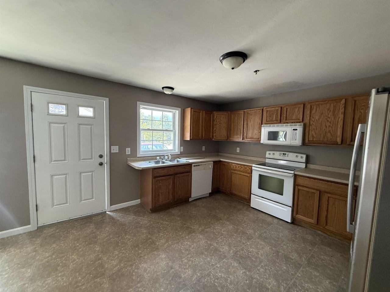 295 Mechanic St #5 - Photo 2 of 13