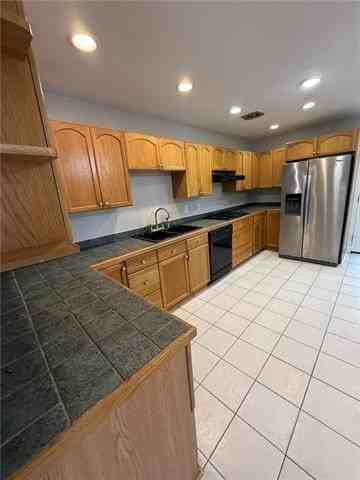 113 Elaine Dr - Photo 3 of 21