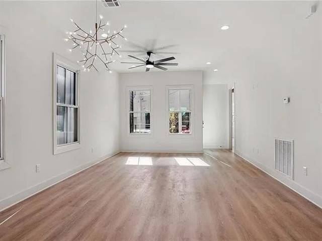 957 Saint Mary St - Photo 3 of 15