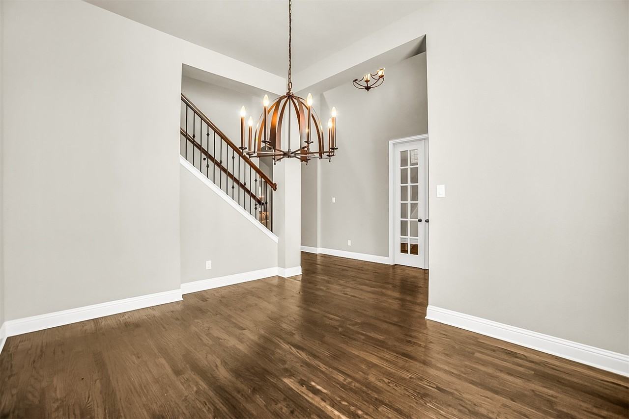 6913 Barolo Dr - Photo 4 of 40