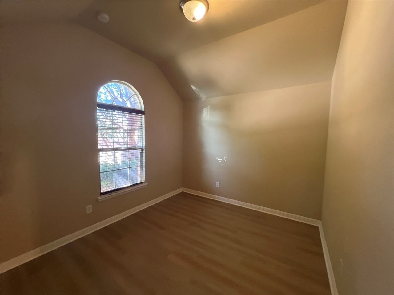1405 Nightingale Dr - Photo 6 of 23