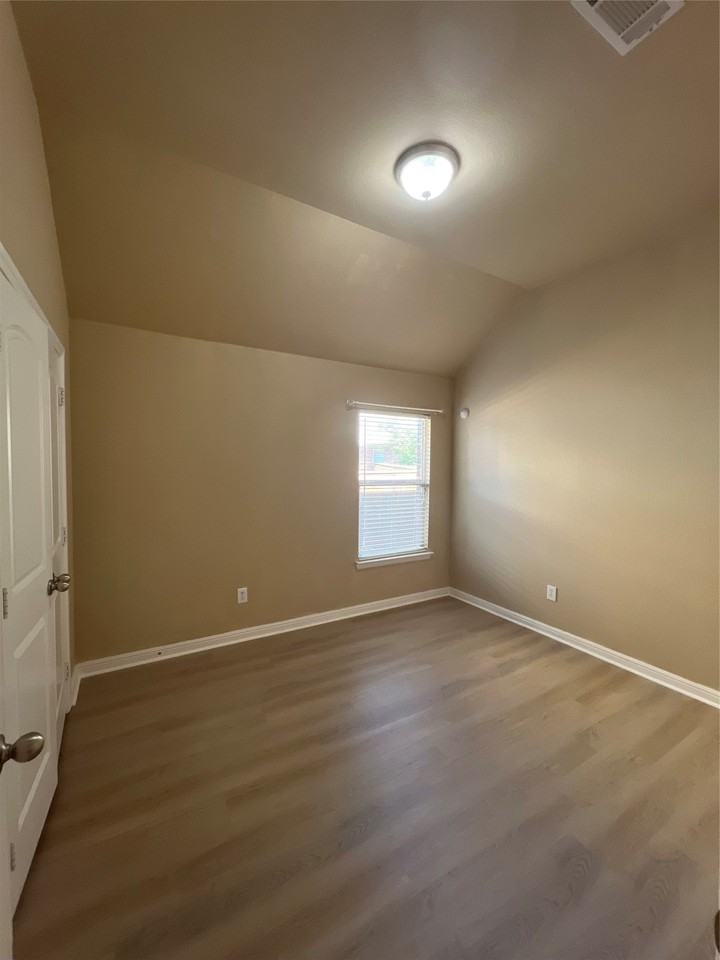 1405 Nightingale Dr - Photo 7 of 23