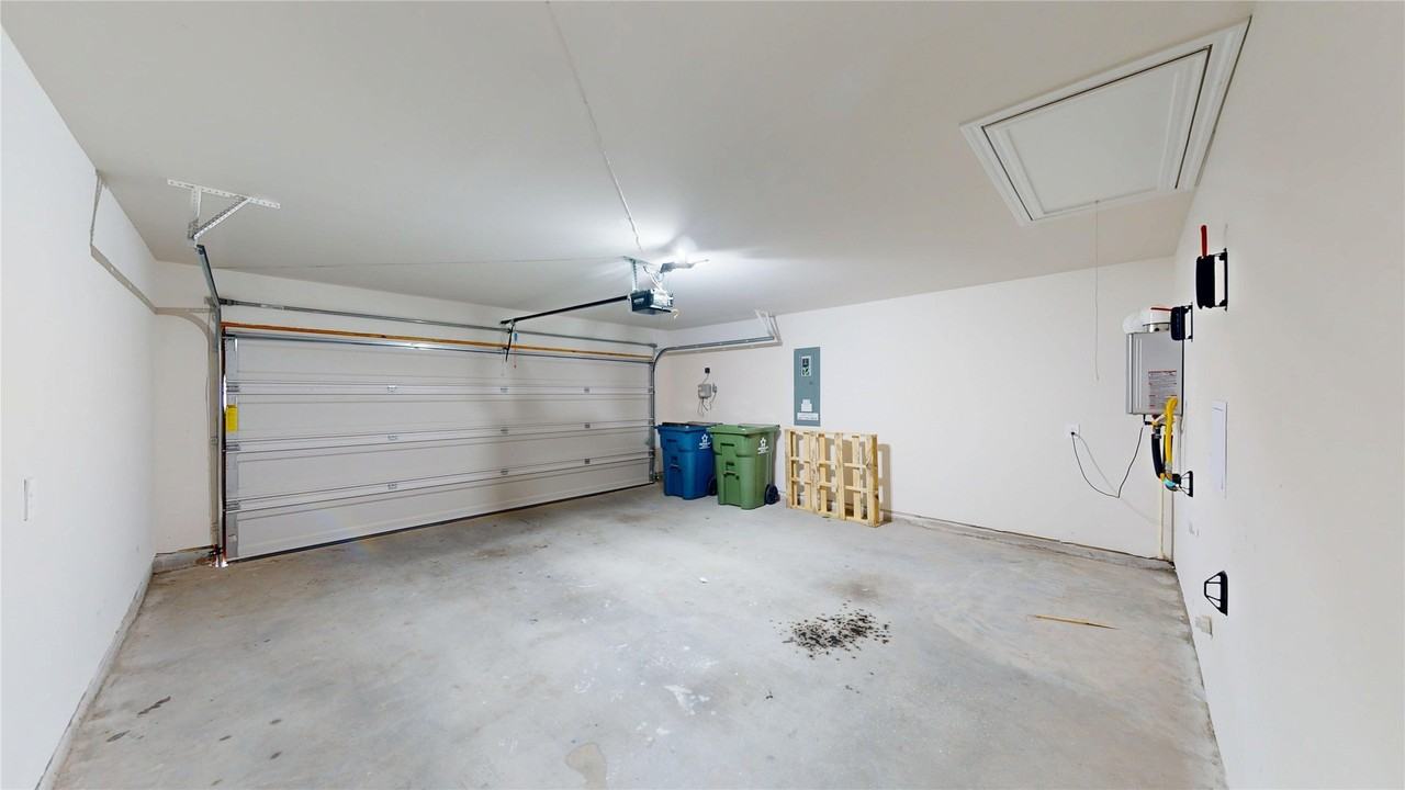 13153 Enclave Pkwy - Photo 3 of 17