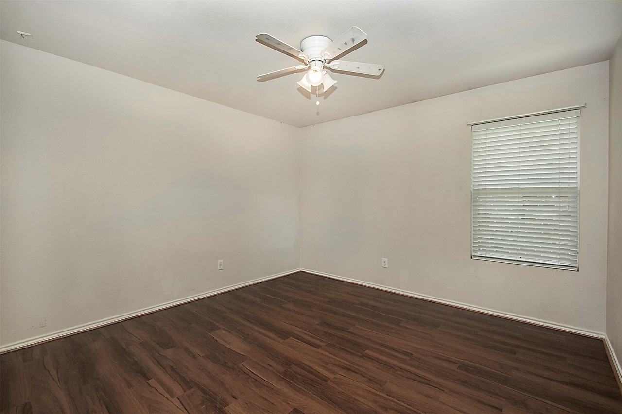 2812 Paddock Way - Photo 4 of 26