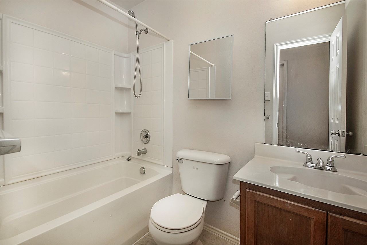 2812 Paddock Way - Photo 5 of 26