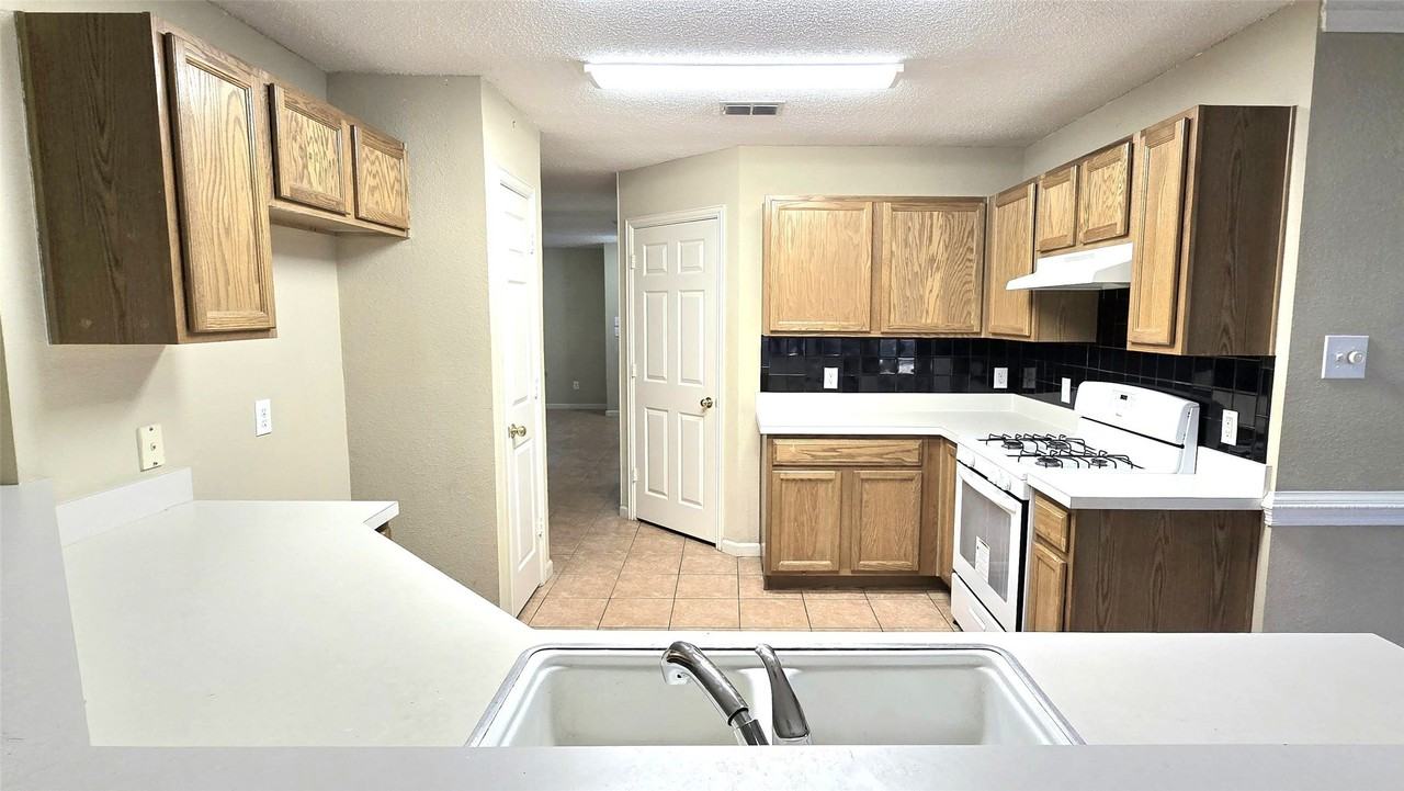 3808 Aloe Dr - Photo 4 of 21