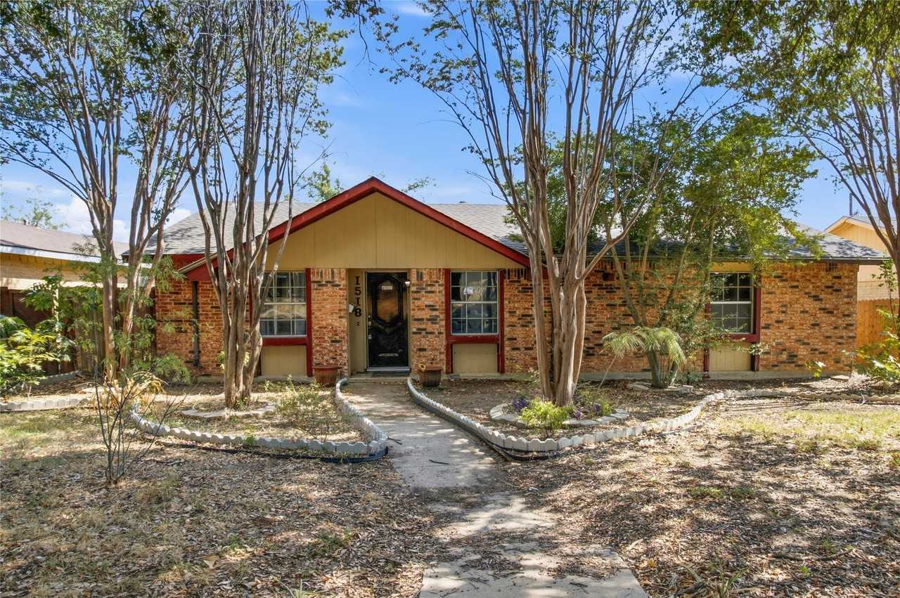 1518 Camelia Dr - Photo 2 of 22