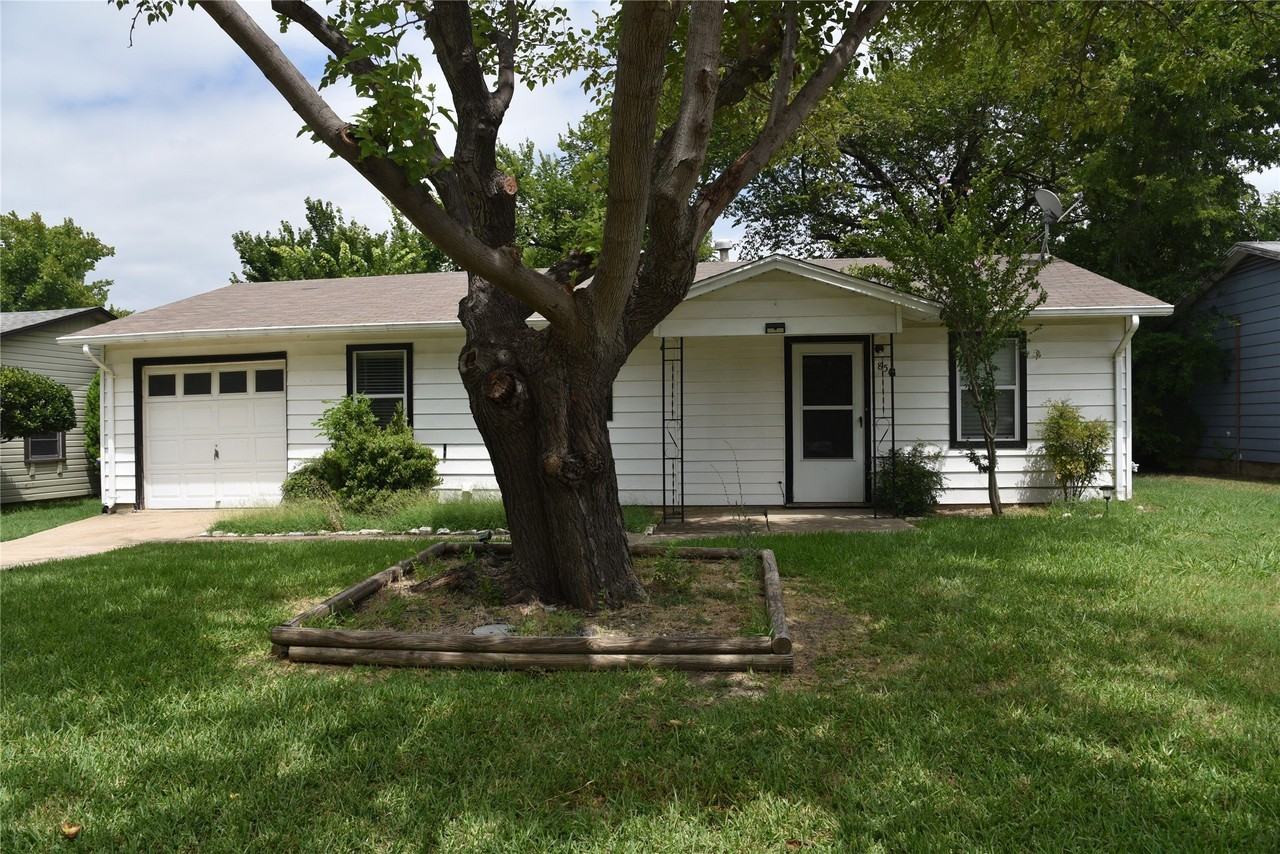 856 Renfro Dr - Photo 2 of 18