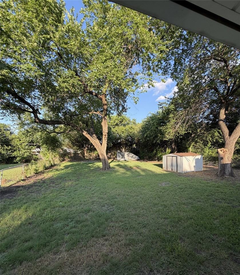 856 Renfro Dr - Photo 3 of 18