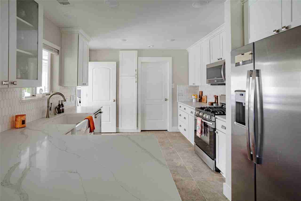107 Sweet St - Photo 4 of 13