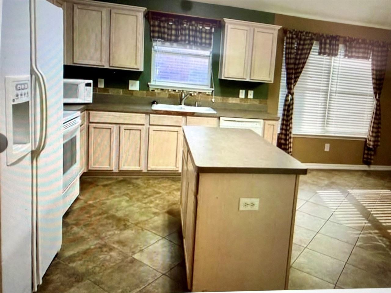 1888 Barton Springs Dr - Photo 4 of 21