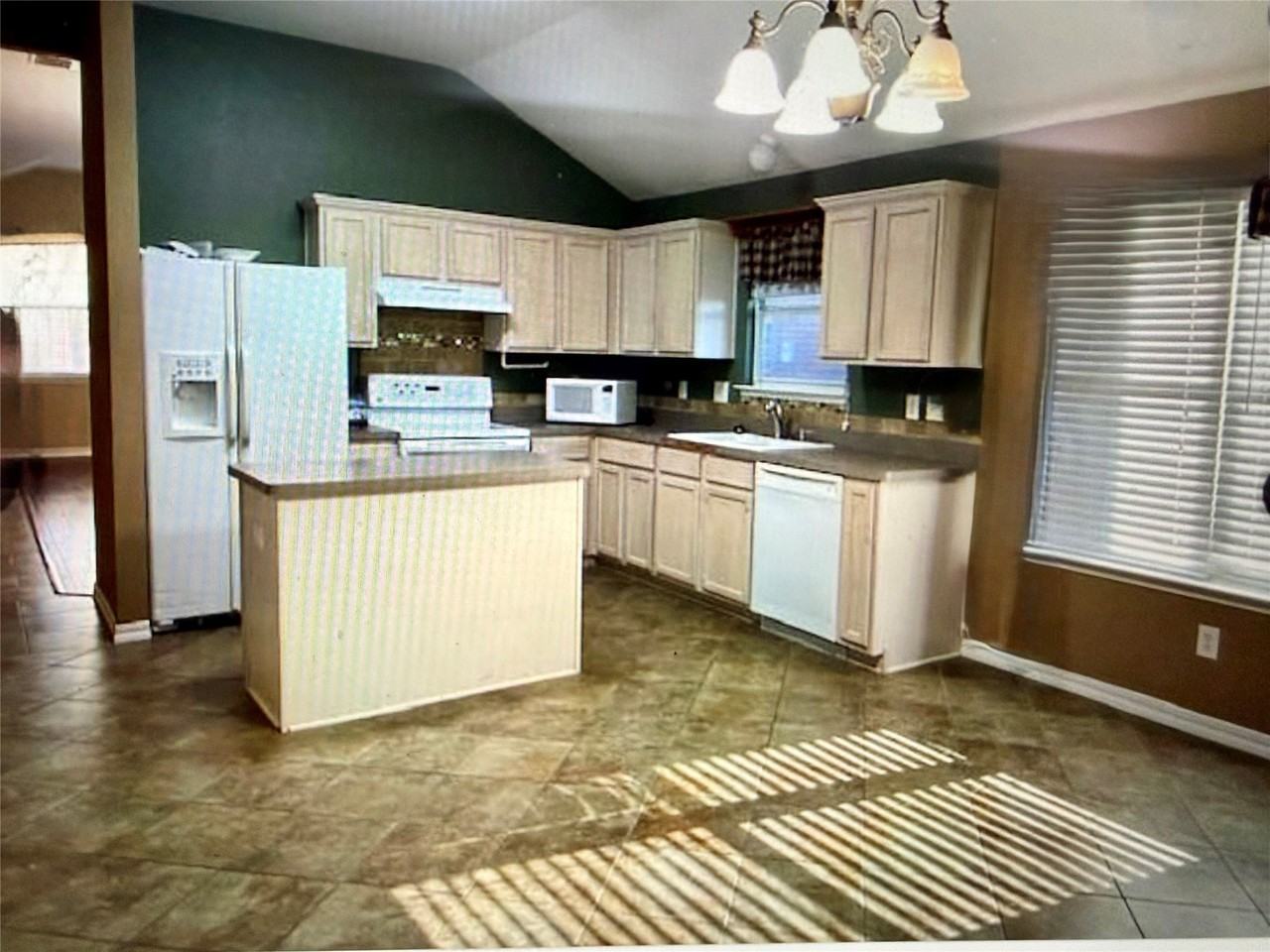 1888 Barton Springs Dr - Photo 5 of 21