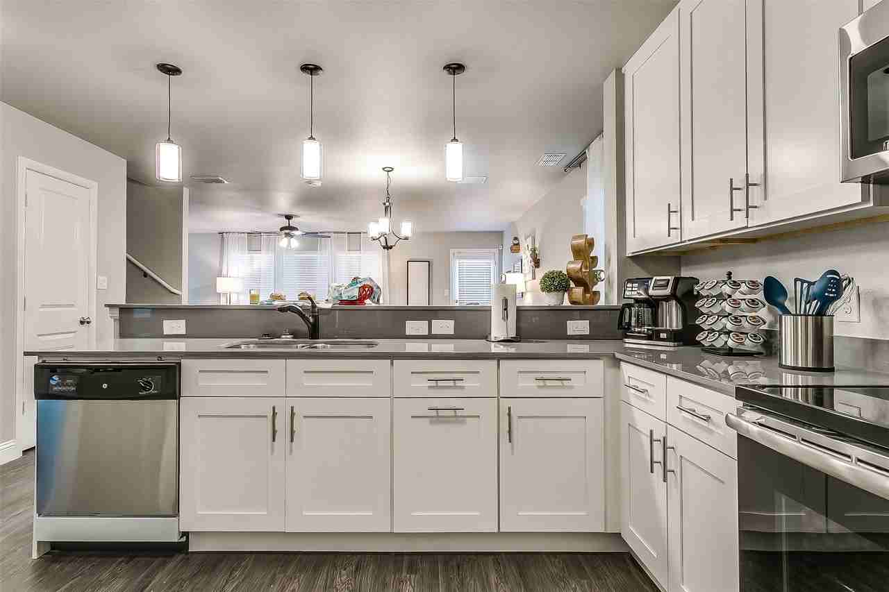 4020 Sheraton Rd - Photo 3 of 17