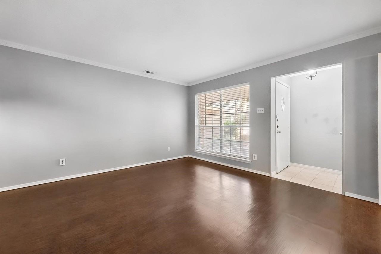 8351 Lullwater Dr - Photo 5 of 26