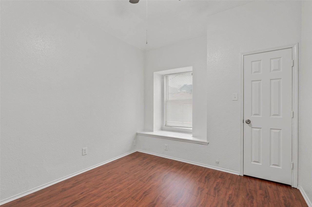 2323 Weatherby Dr - Photo 7 of 9