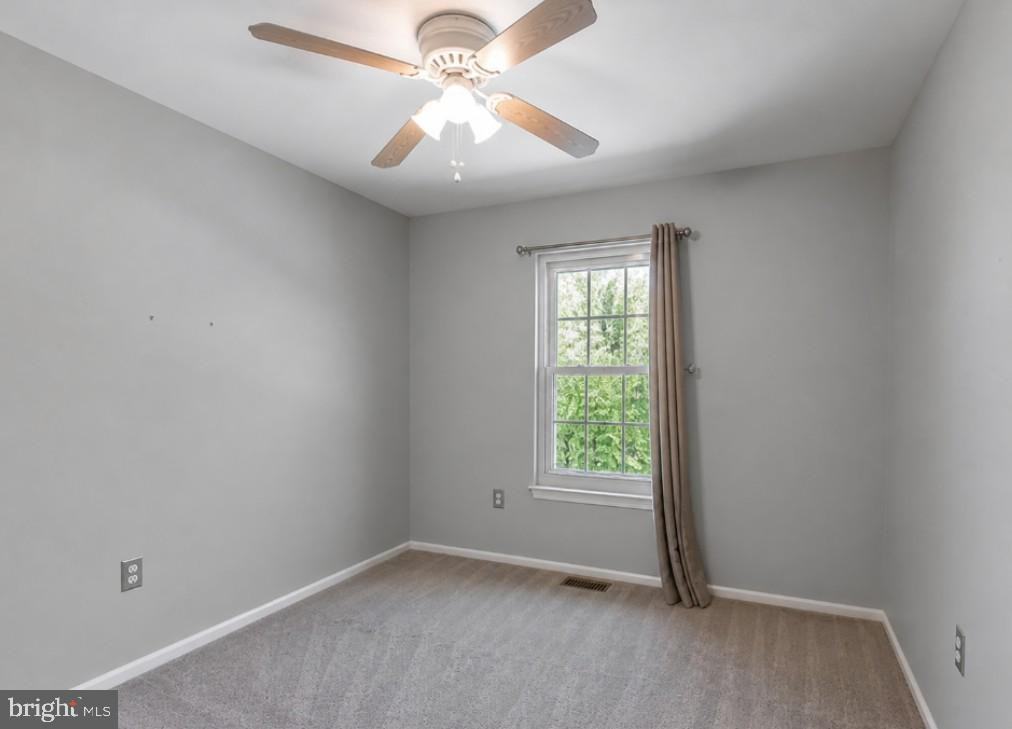 605 Shropshire Dr - Photo 5 of 7