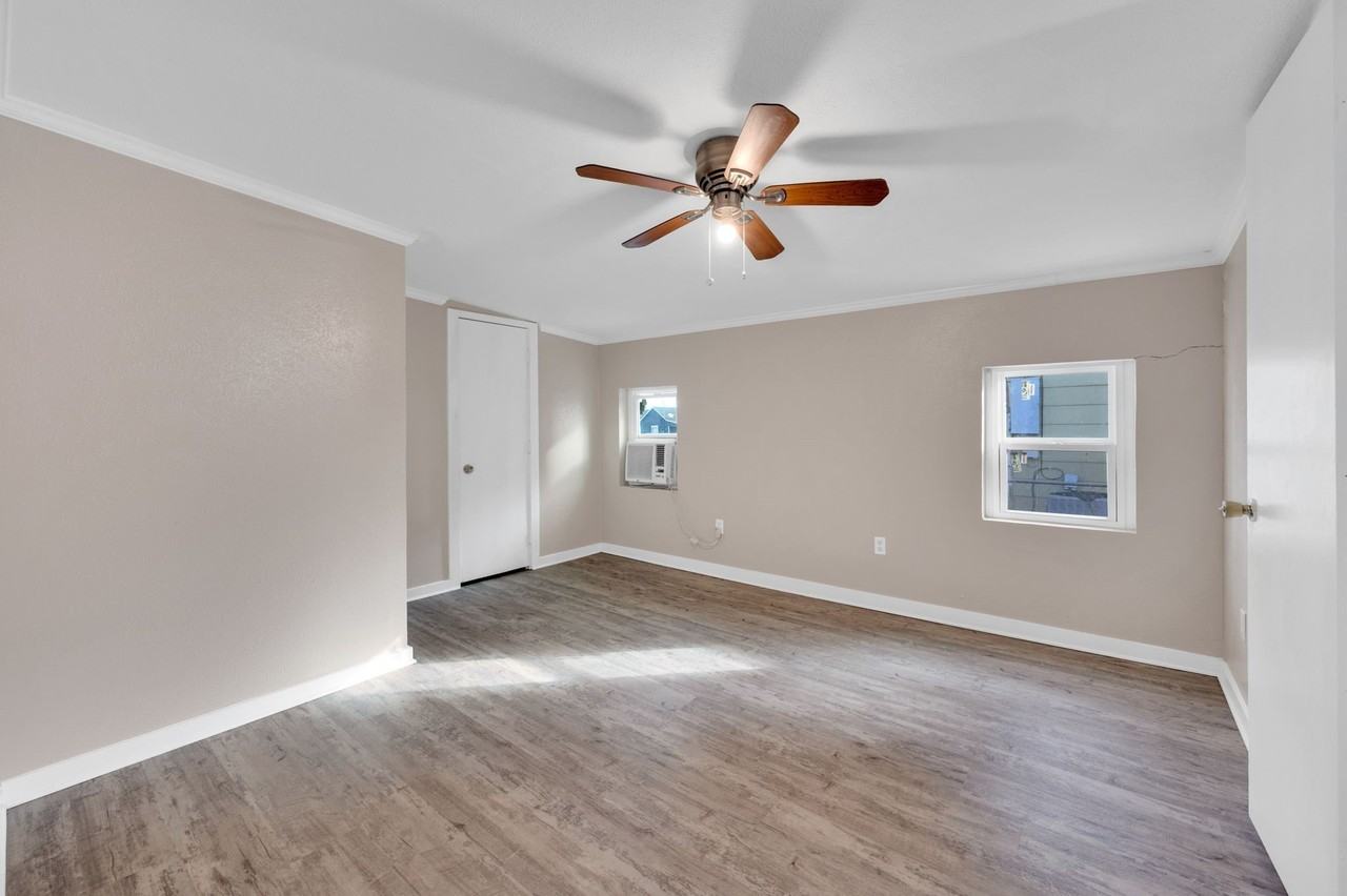 416 E Avenue F - Photo 3 of 13