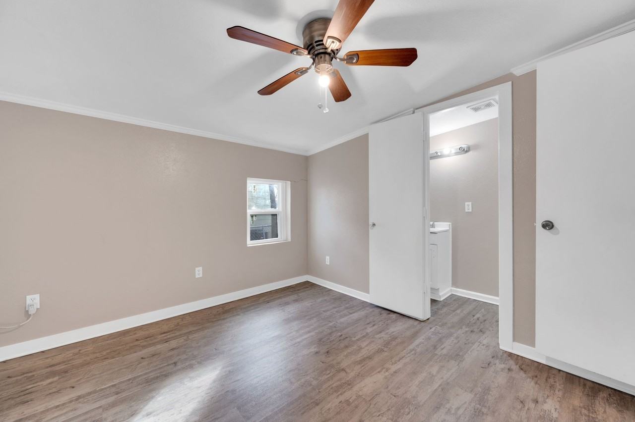 416 E Avenue F - Photo 4 of 13