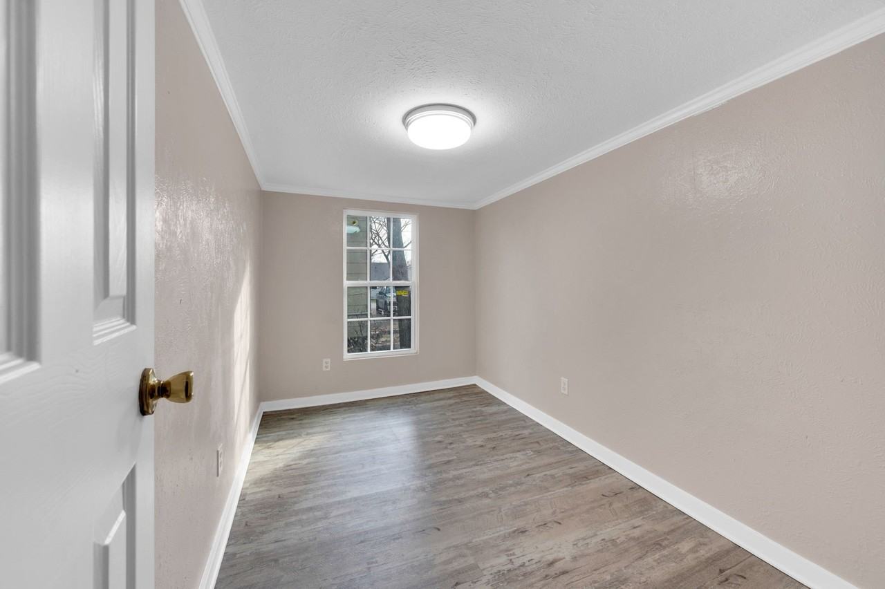 416 E Avenue F - Photo 7 of 13