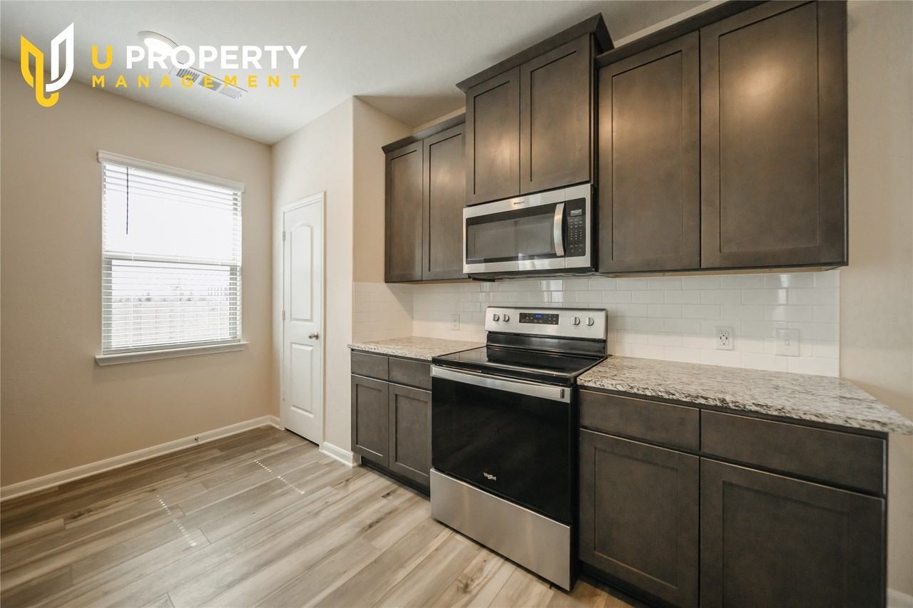 1817 Dahlia Way - Photo 3 of 30