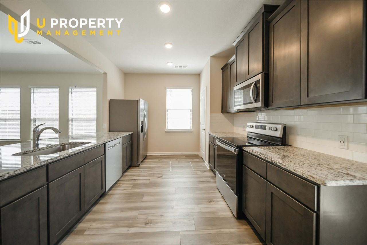 1817 Dahlia Way - Photo 4 of 30