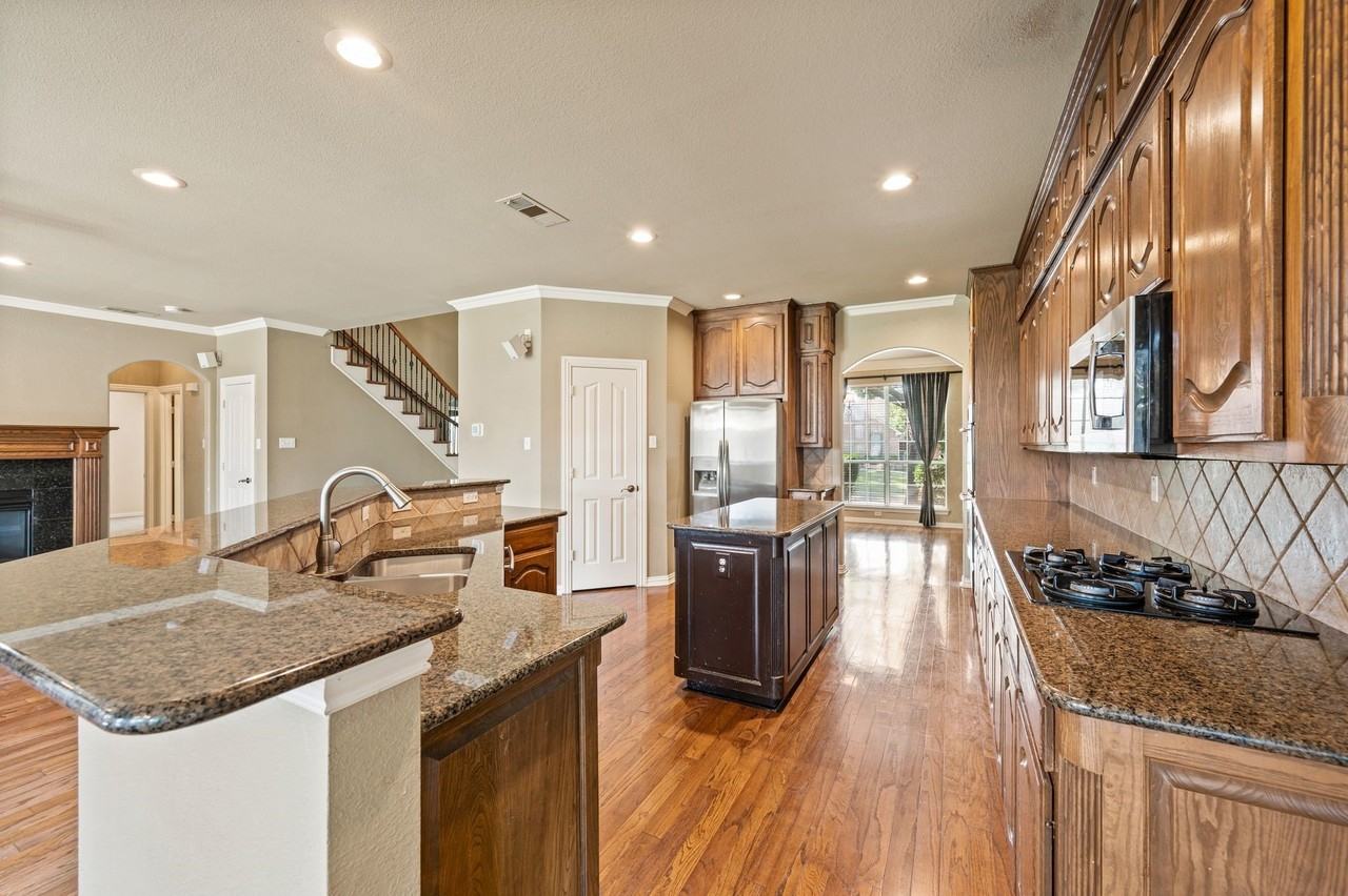 3316 Lexington Ave - Photo 3 of 40