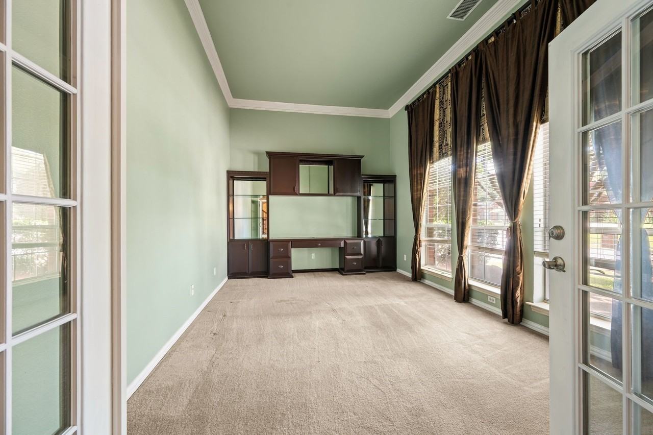 3316 Lexington Ave - Photo 6 of 40