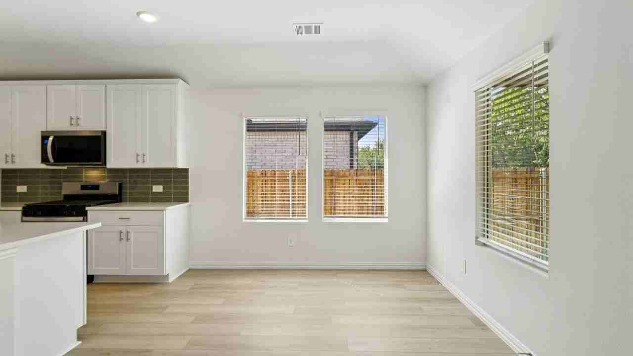 6624 Valley Lake Ln - Photo 5 of 40