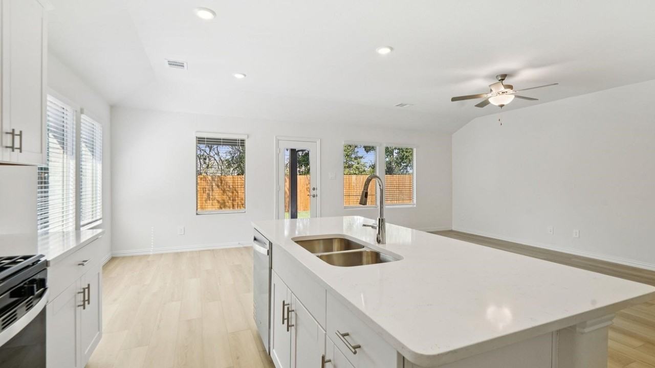 6624 Valley Lake Ln - Photo 7 of 40