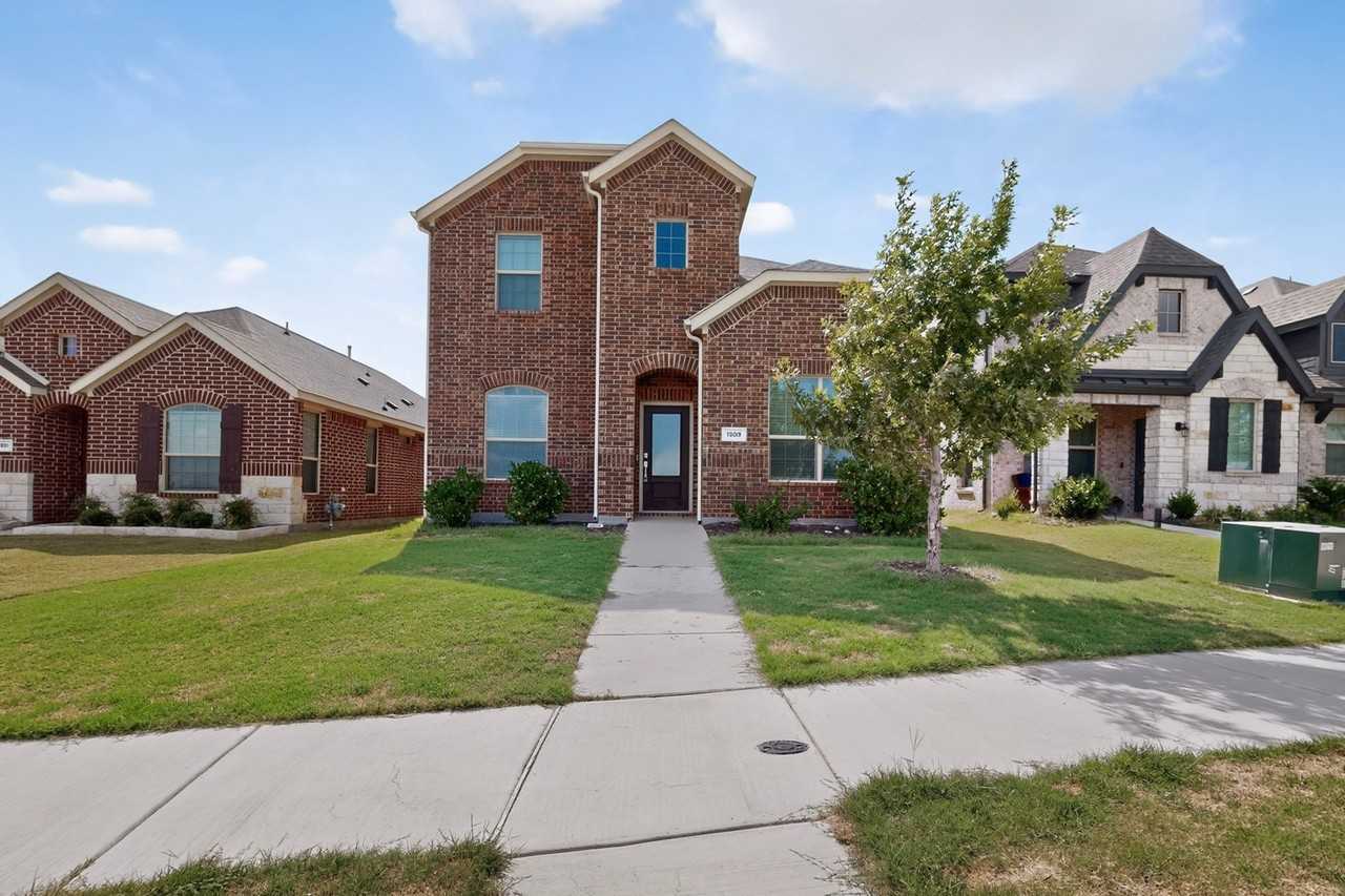1309 Canuela Way - Photo 2 of 39
