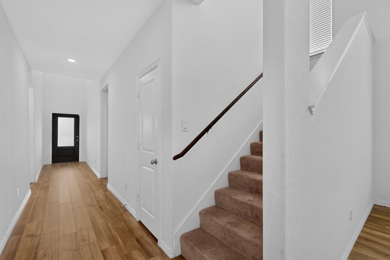 1309 Canuela Way - Photo 5 of 39