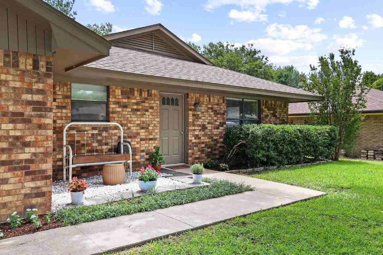 713 Patricia Dr - Photo 4 of 30