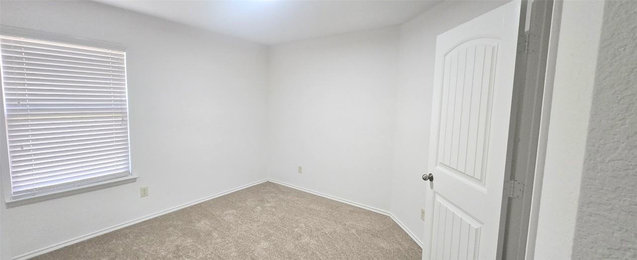 319 Elam Dr - Photo 6 of 15