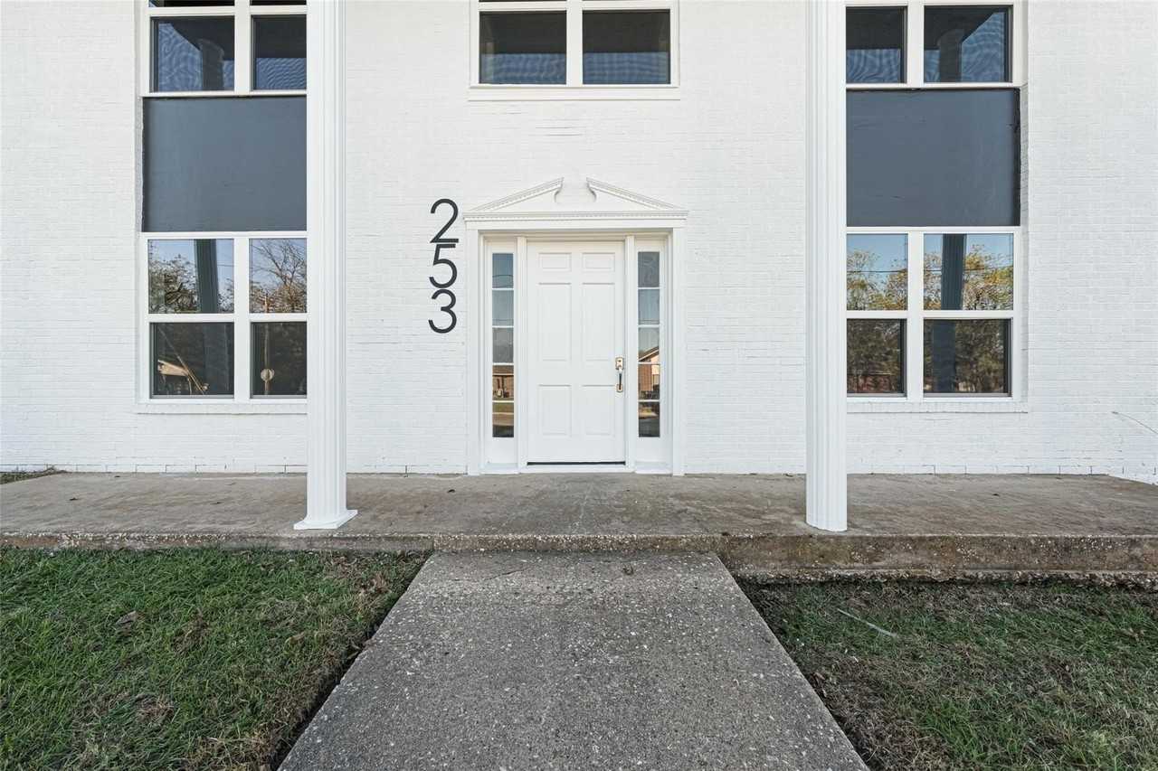 253 Locust St S #2N - Photo 2 of 24