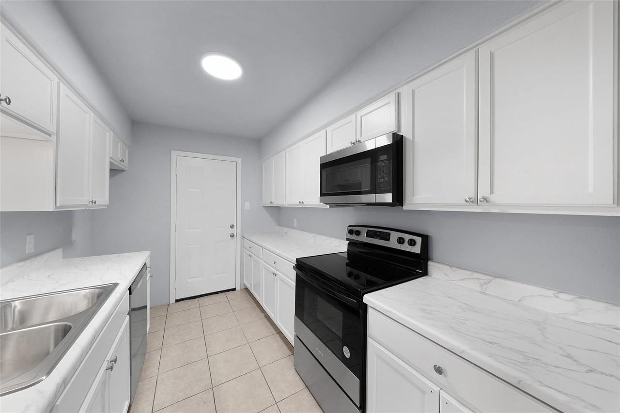 253 Locust St S #2N - Photo 5 of 24