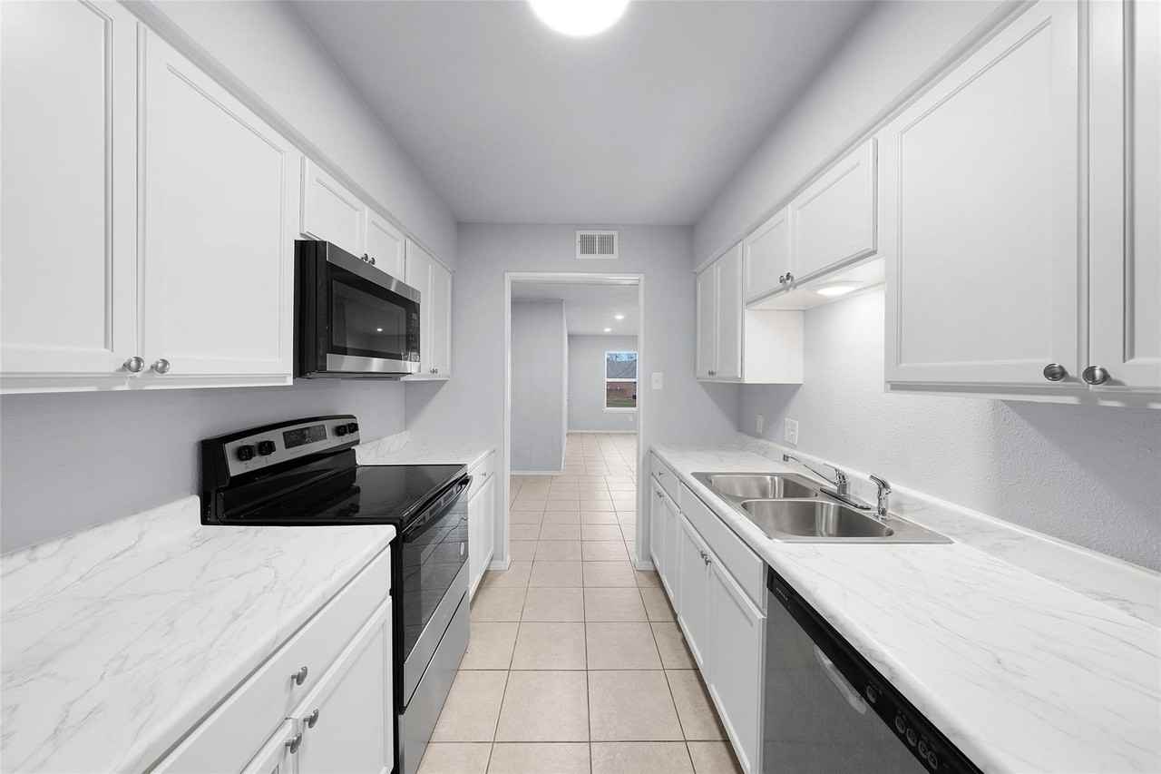253 Locust St S #2N - Photo 6 of 24