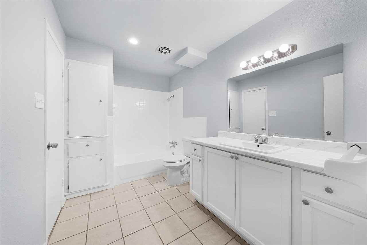 253 Locust St S #2N - Photo 7 of 24