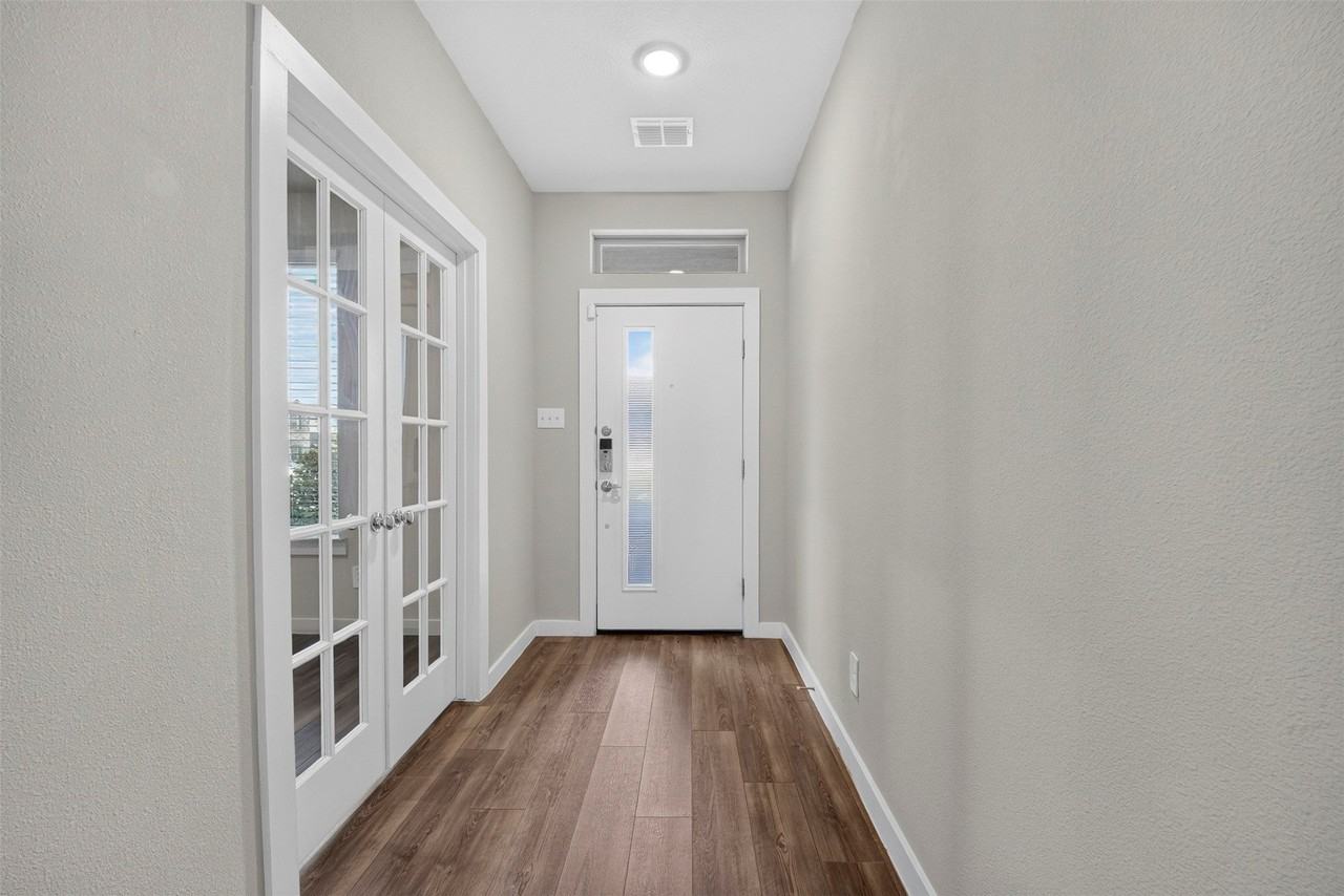 1016 Mamavic Ln - Photo 5 of 40