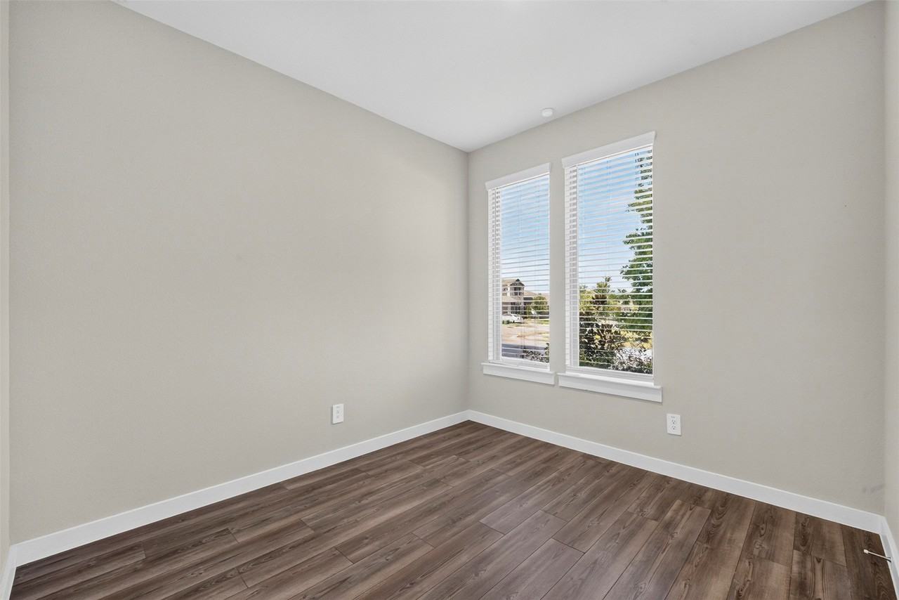 1016 Mamavic Ln - Photo 6 of 40