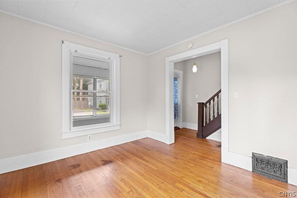 109 Center St - Photo 3 of 26