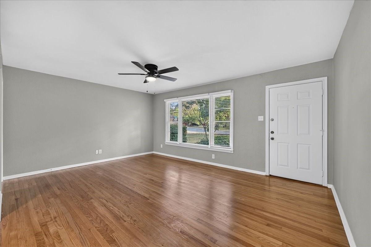 7433 Vallejo Dr - Photo 4 of 29