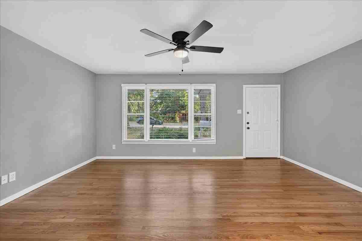 7433 Vallejo Dr - Photo 6 of 29